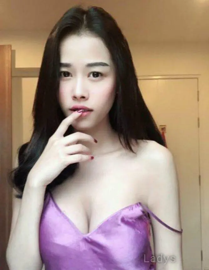 Marry, 22 years beautiful nude Kuala Lumpur escorts girl, height 169 sm, Weight 54 kg