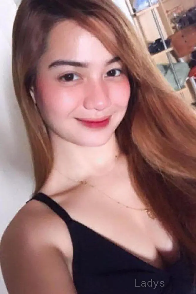 Mawiza, 24 years beautiful nude Kuala Lumpur escorts girl, height 170 sm, Weight 55 kg