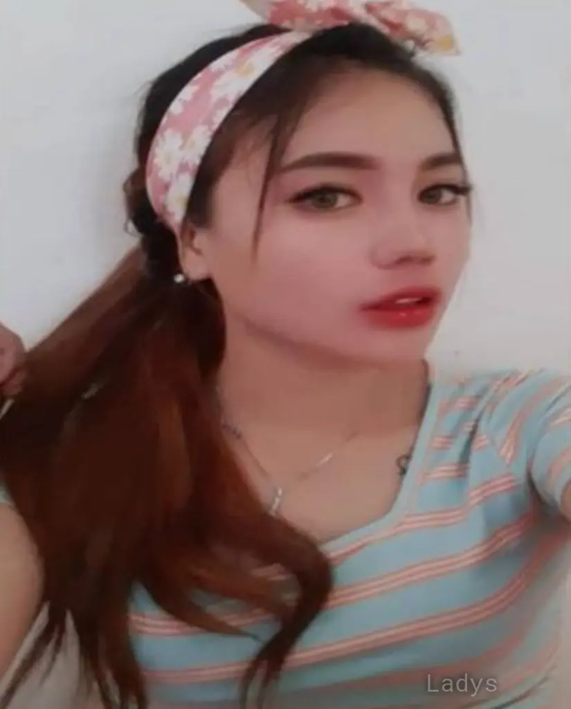 Mira, 24 years beautiful nude Kuala Lumpur escorts girl, height 162 sm, Weight 48 kg