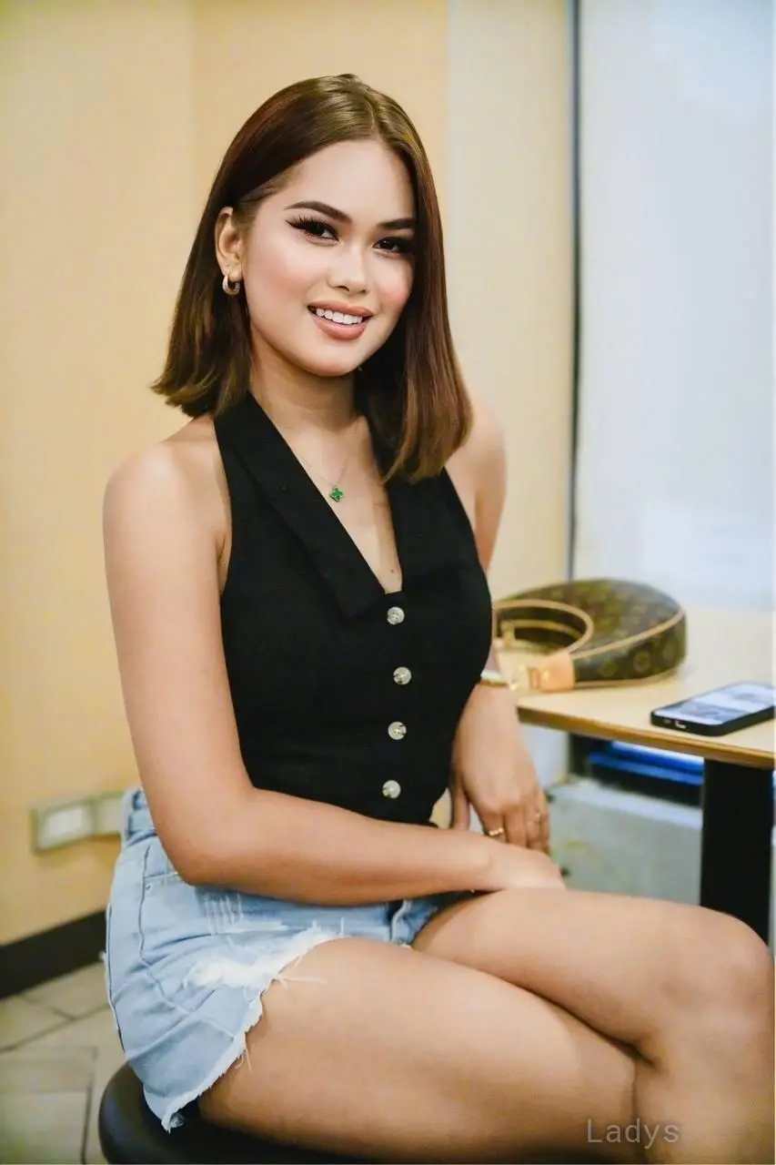 Olla, 23 years beautiful nude Kuala Lumpur escorts girl, height 170 sm, Weight  kg
