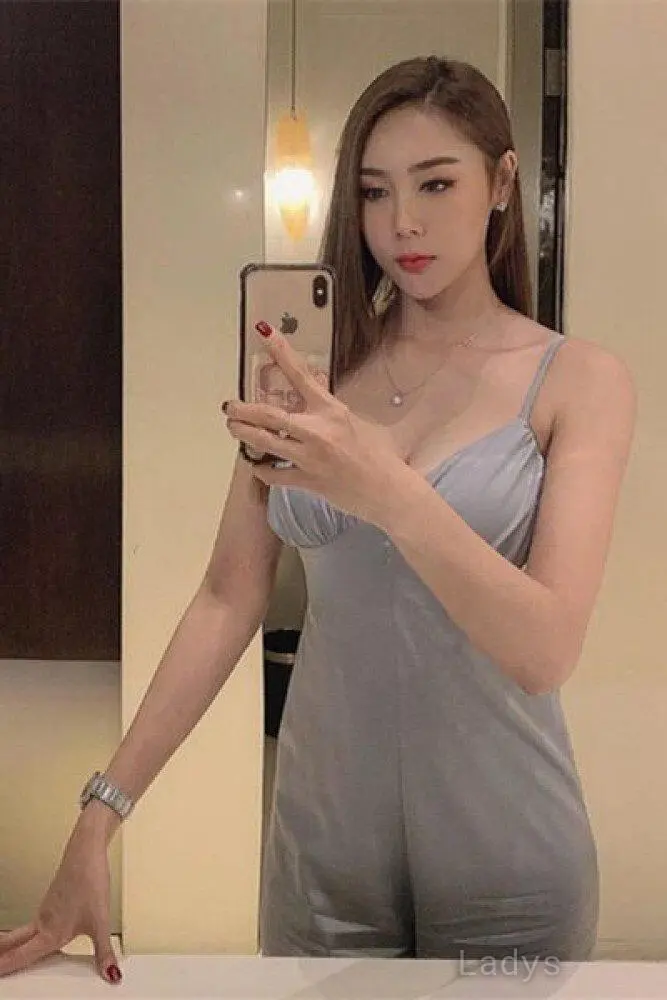 Pinkky, 23 years beautiful nude Kuala Lumpur escorts girl, height 166 sm, Weight 52 kg