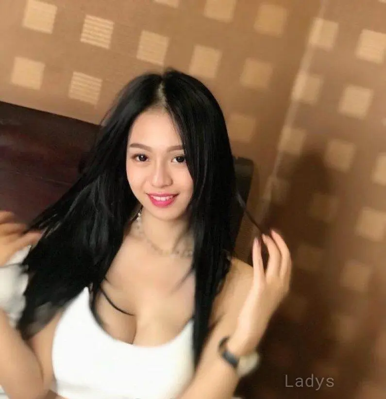 Ratu, 22 years beautiful nude Kuala Lumpur escorts girl, height 165 sm, Weight 45 kg