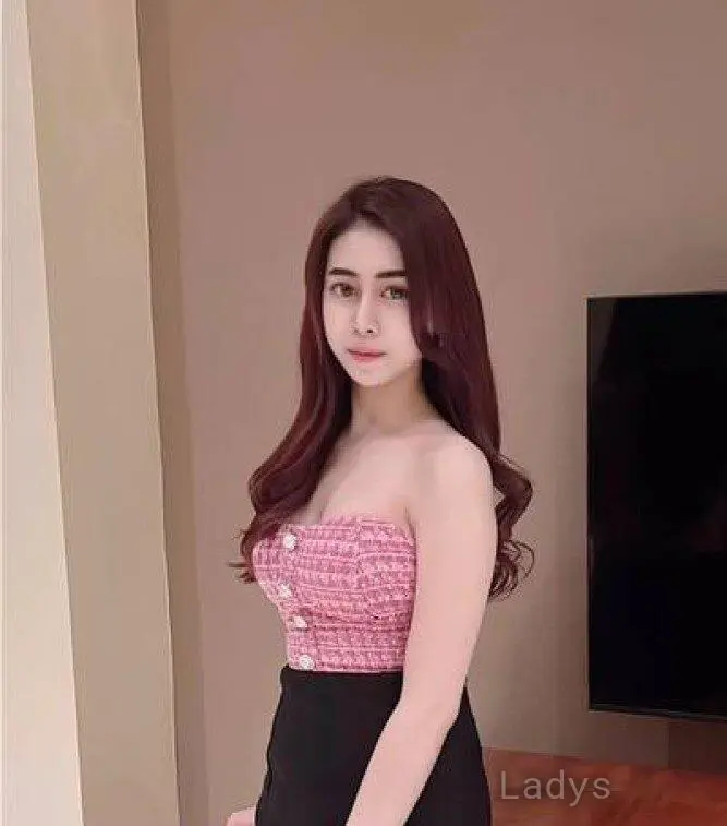 Riska, 22 years beautiful nude Kuala Lumpur escorts girl, height 165 sm, Weight 45 kg