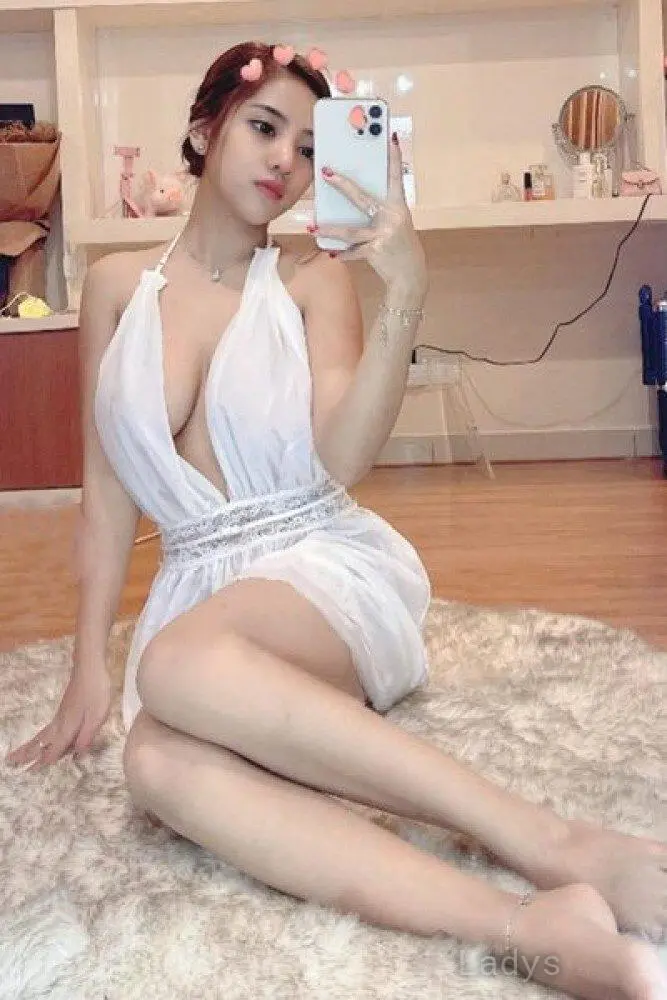 Sasa, 22 years beautiful nude Kuala Lumpur escorts girl, height 168 sm, Weight 55 kg