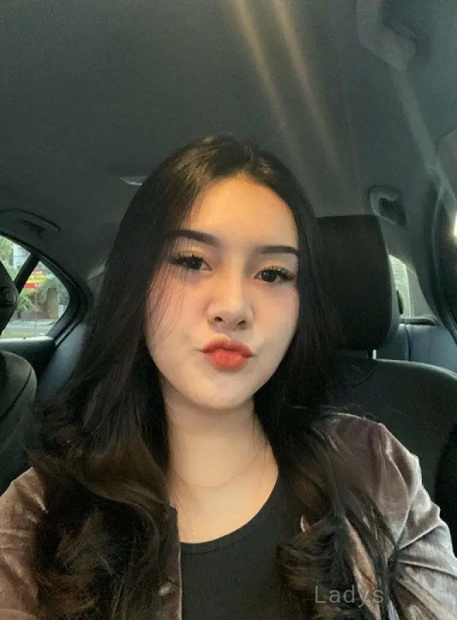Siti, 22 years beautiful nude Kuala Lumpur escorts girl, height 169 sm, Weight 54 kg