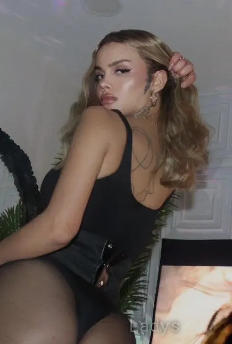 Sude, 22 years old Kyrenia escort girl with big tits, height 165 sm, Weight 65 kg