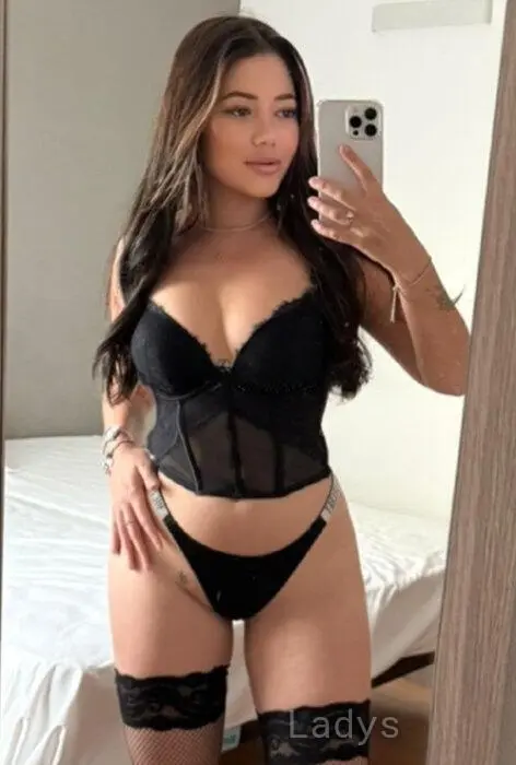 Mikky, 20 years beautiful nude La Spezia escorts girl, height 168 sm, Weight 66 kg