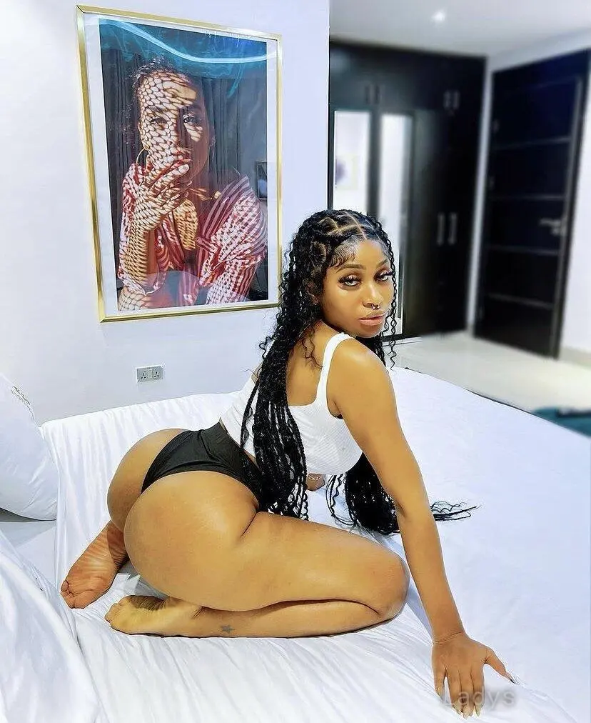 Cupcake, 25 years old Lagos escort girl with big tits, height 160 sm, Weight kg