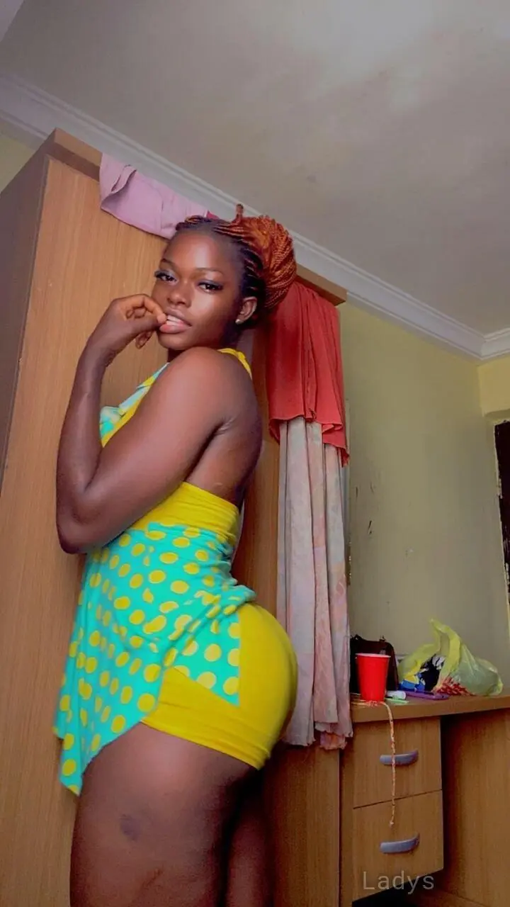 Lola, 25 years old Lagos escort girl with big tits, height 157 sm, Weight kg