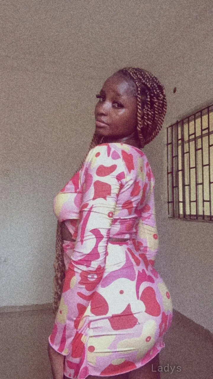 Mimi, 25 years old Lagos escort girl with big tits, height 165 sm, Weight  kg