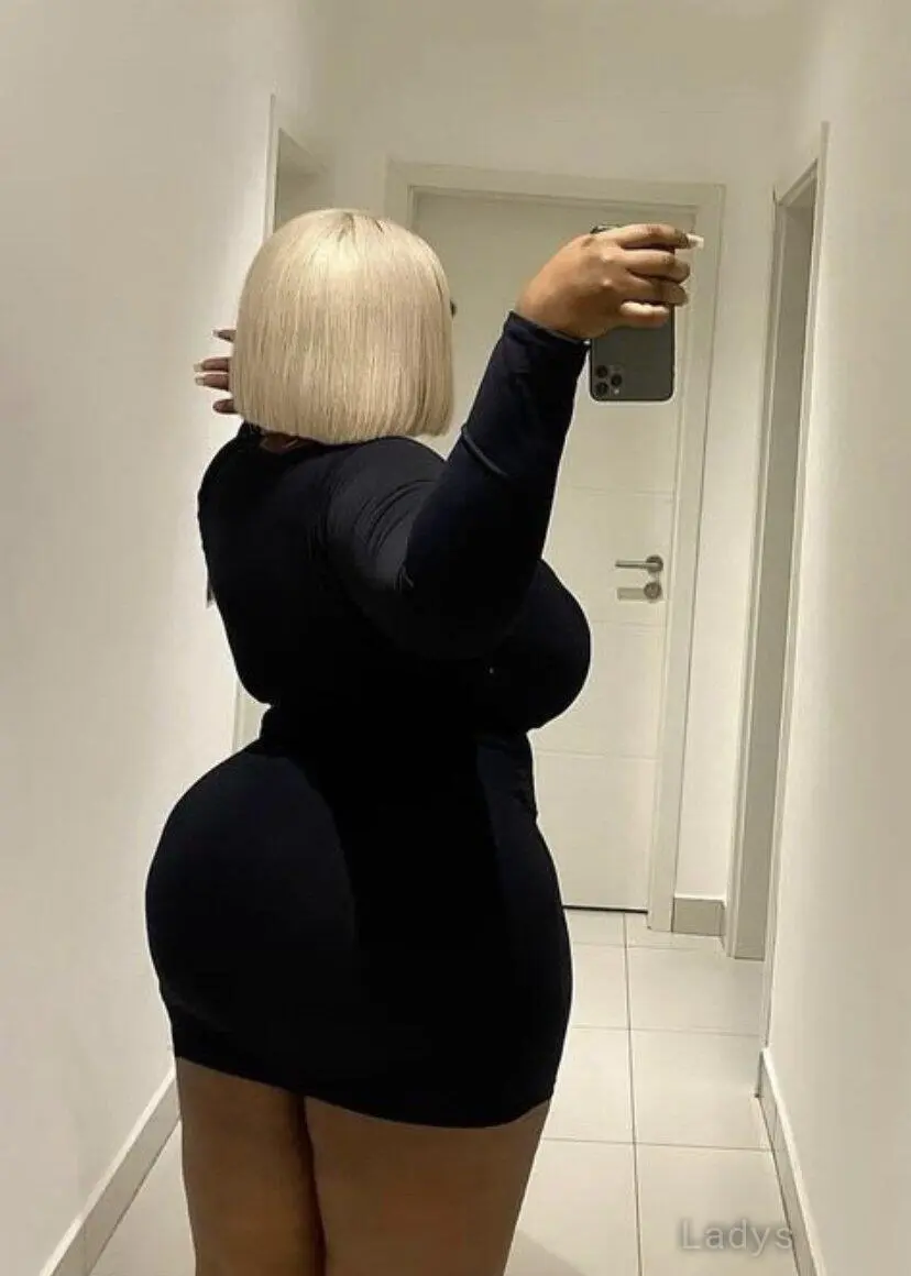 Oma, 26 years old Lagos escort girl with big tits, height 154 sm, Weight  kg