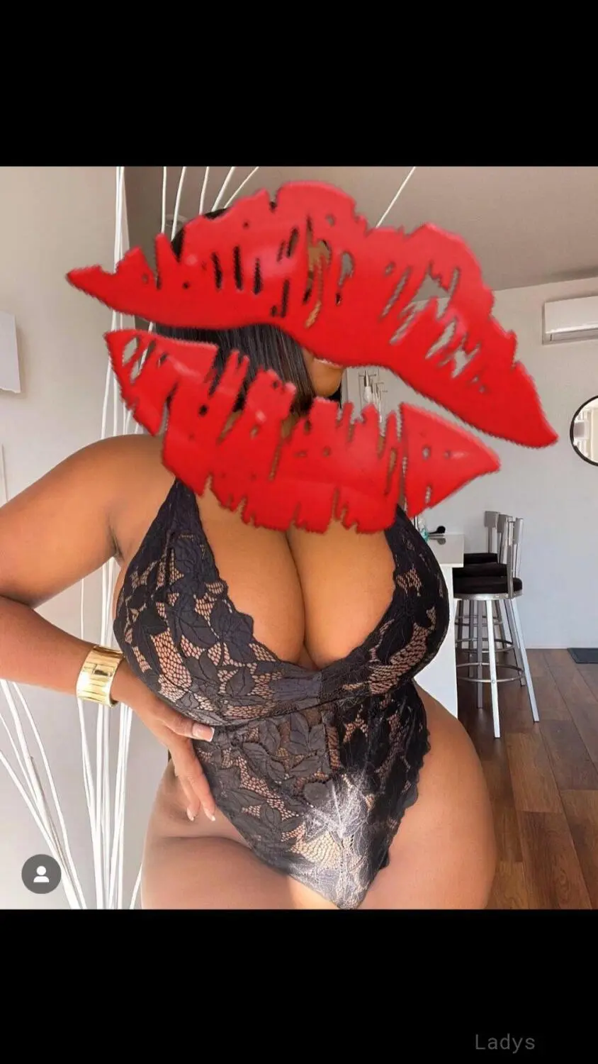 Scarlett, 24 years old Lagos escort girl with big tits, height 168 sm, Weight  kg