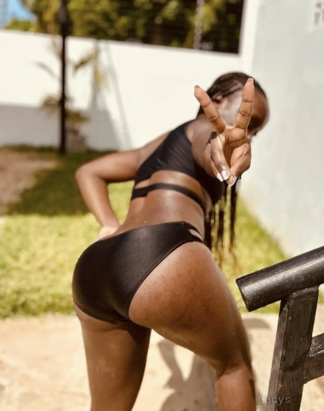 Vicky, 23 years old Lagos escort girl with big tits, height 196 sm, Weight  kg