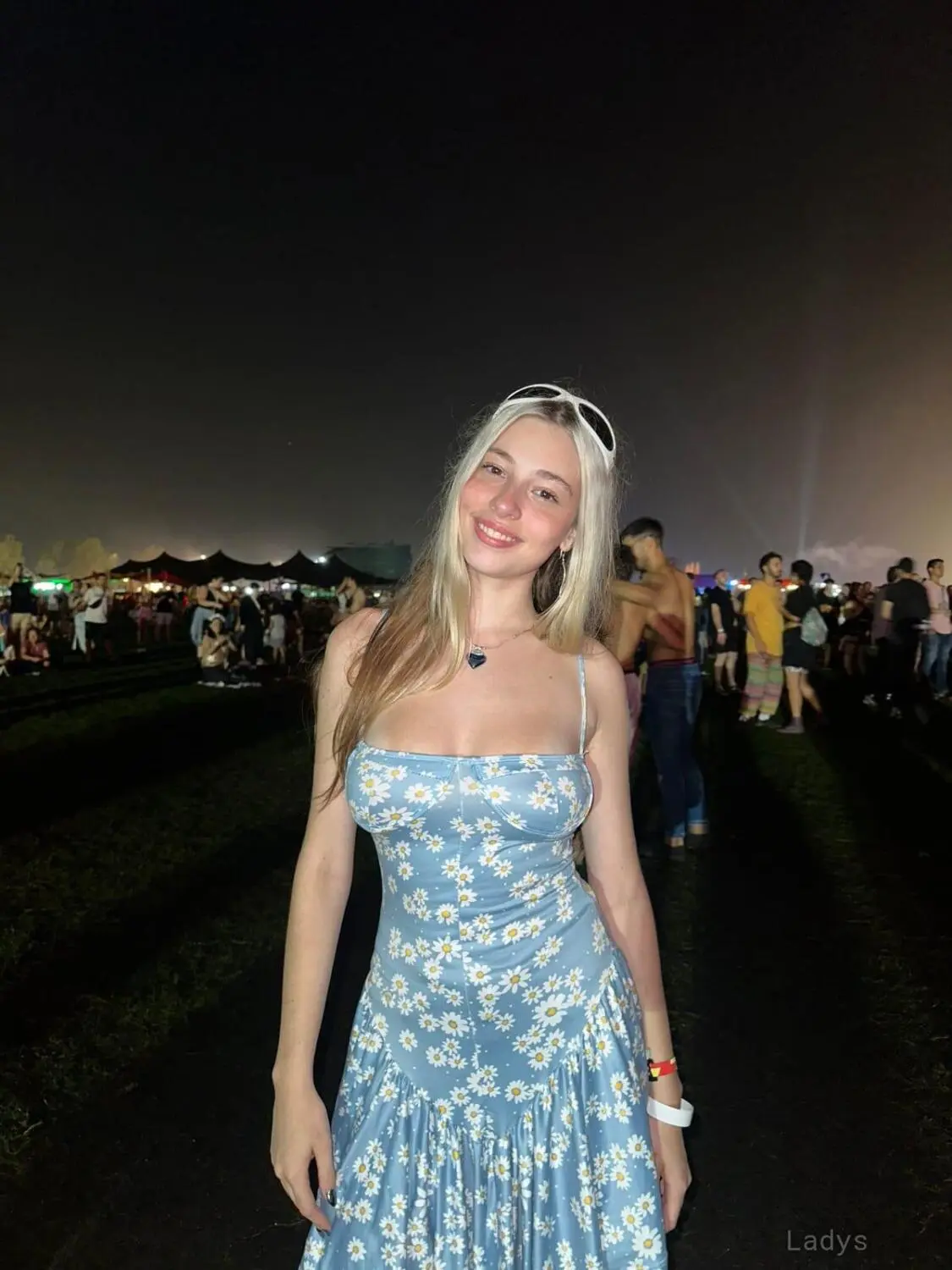 Nicole, 25 years beautiful nude Lagos escorts girl, height 153 sm, Weight 53 kg