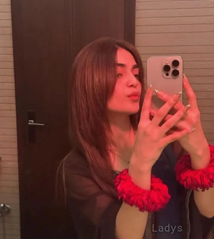 Kinza, 28 years beautiful nude Lahore escorts girl, height 178 sm, Weight kg