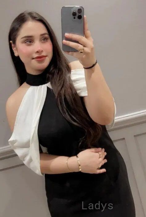 Zarina, 26 years beautiful nude Lahore escorts girl, height 160 sm, Weight 52 kg