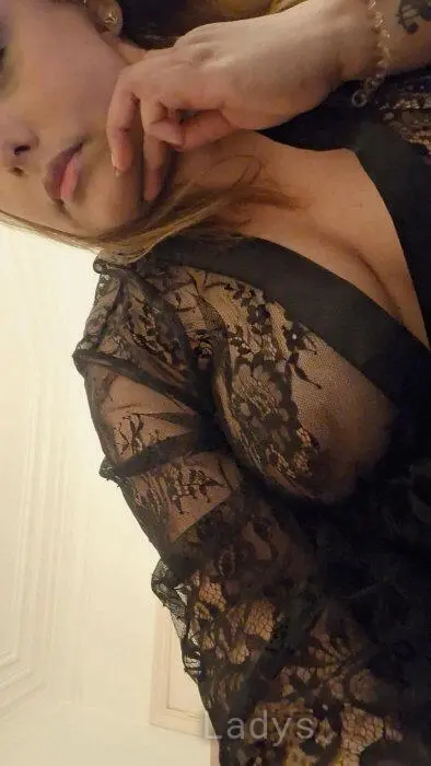 Larissa, 36 years beautiful nude Las Palmas de Gran Canaria escorts girl, height 160 sm, Weight 77 kg