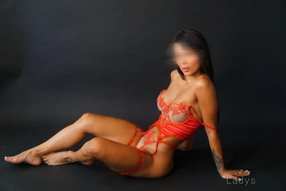 Laura, 27 years beautiful nude Las Palmas de Gran Canaria escorts girl, height 167 sm, Weight 62 kg