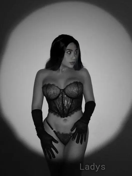 Sarah, 26 years beautiful nude Las Palmas de Gran Canaria escorts girl, height 162 sm, Weight 56 kg