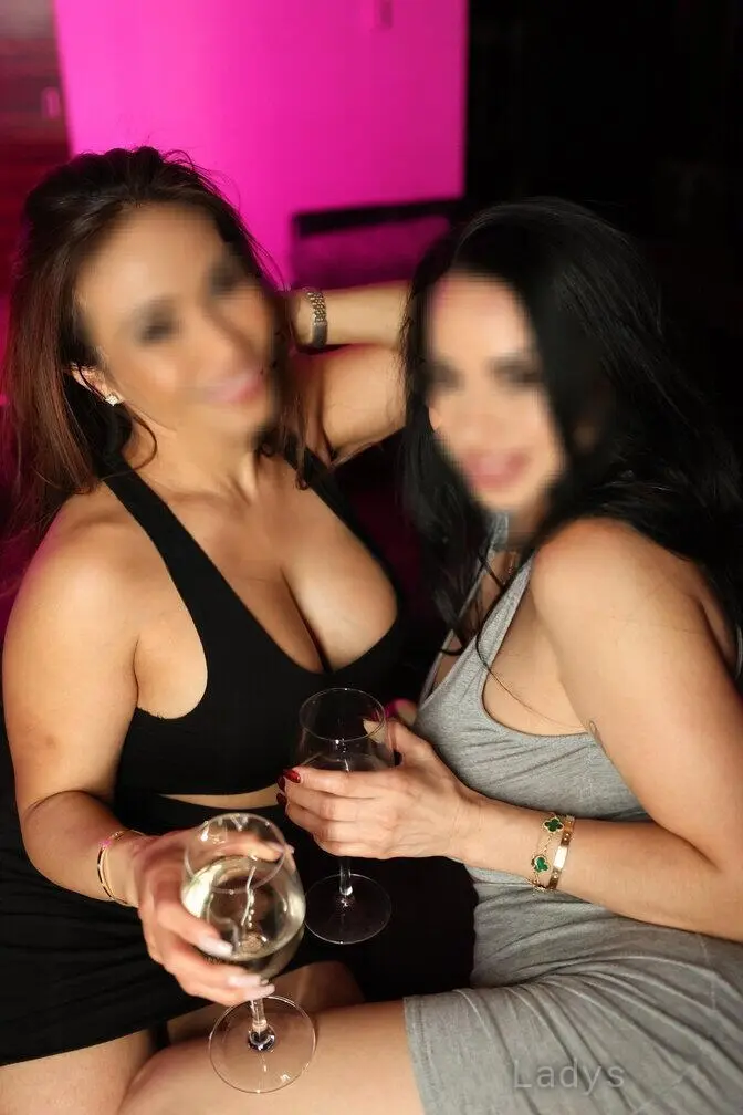 Alize and Monet, 25 years beautiful nude Las Vegas escorts girl, height 160 sm, Weight 58 kg