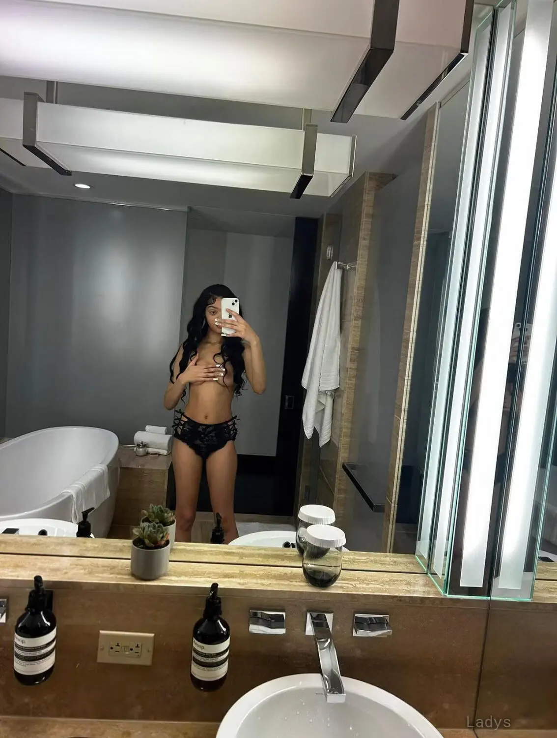 Bella, 19 years beautiful nude Las Vegas escorts girl, height 172 sm, Weight 45 kg