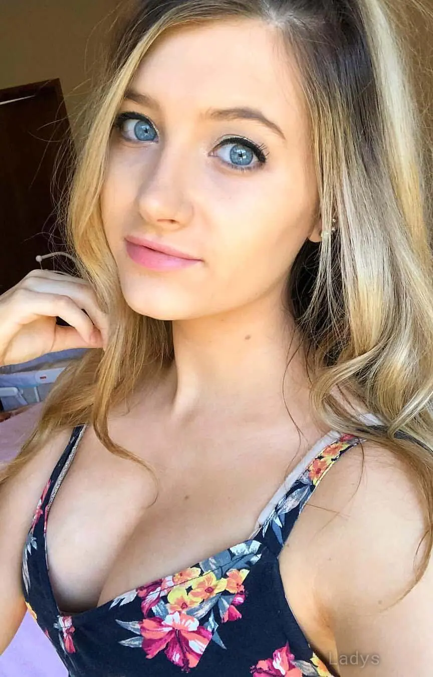 Christina Crockett, 31 years beautiful nude Las Vegas escorts girl, height 154 sm, Weight 45 kg