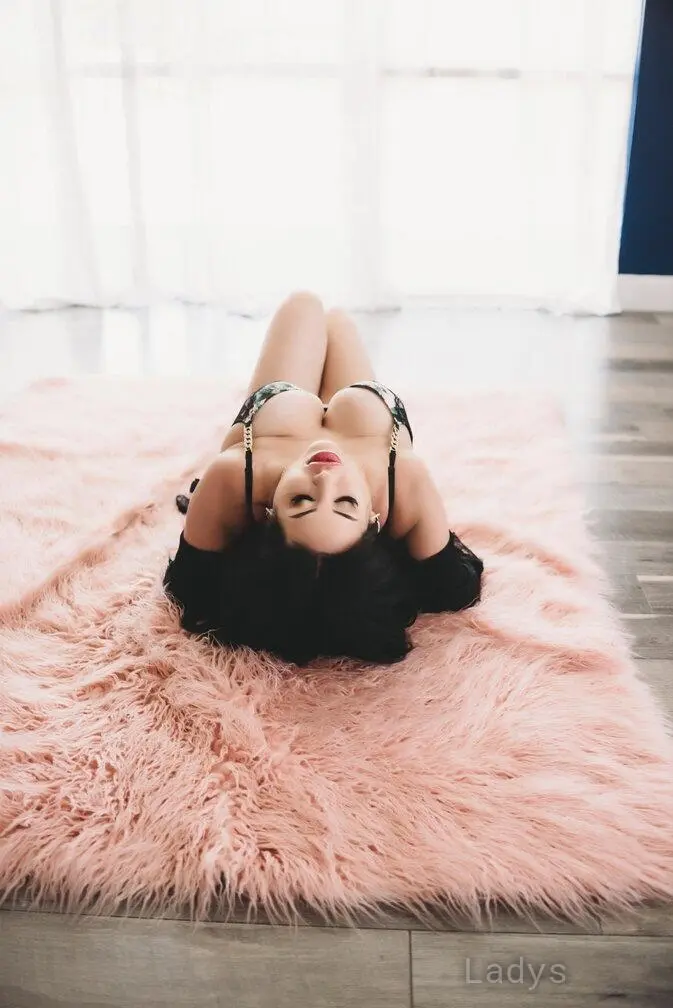 Classy Rose, 29 years beautiful nude Las Vegas escorts girl, height 149 sm, Weight 48 kg