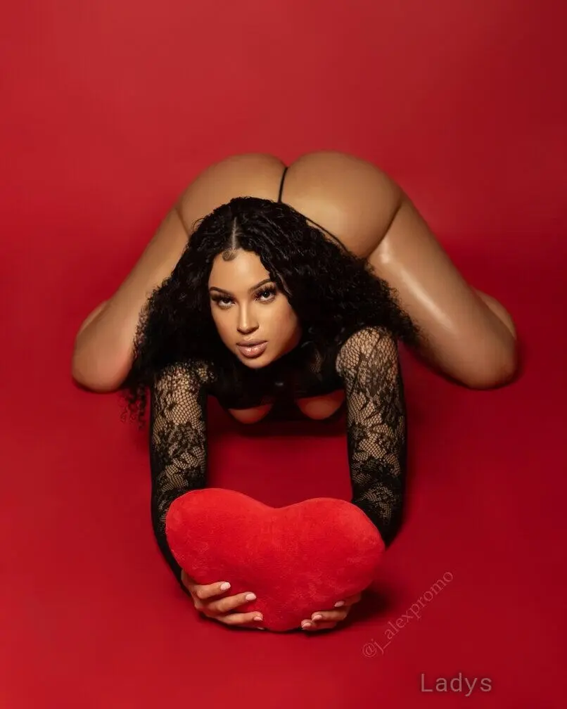 Diamond Banks, 28 years beautiful nude Las Vegas escorts girl, height 172 sm, Weight 72 kg