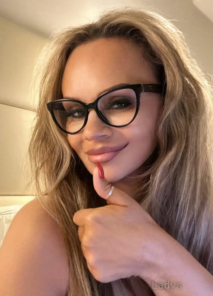Emily, 34 years beautiful nude Las Vegas escorts girl, height 160 sm, Weight 59 kg