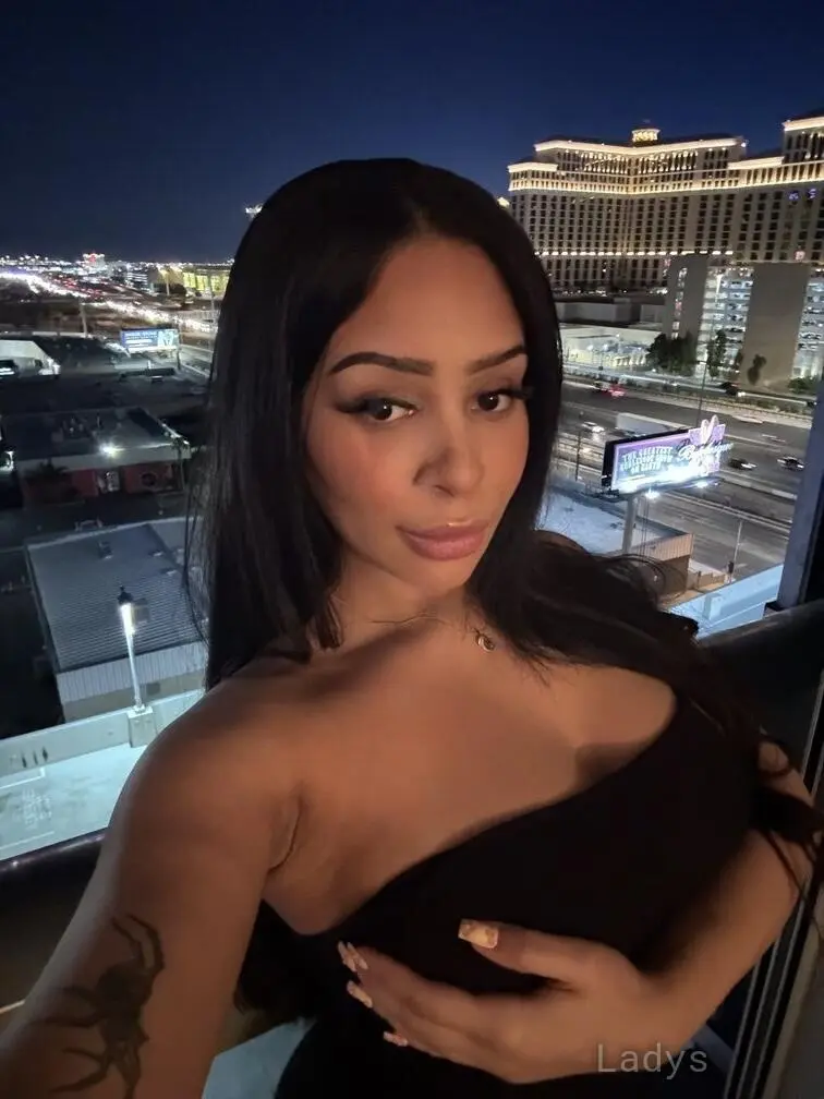 Juliet, 22 years beautiful nude Las Vegas escorts girl, height 160 sm, Weight 55 kg