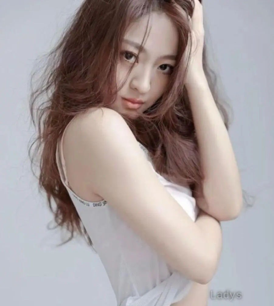 Ko-Ko, 23 years beautiful nude Las Vegas escorts girl, height 160 sm, Weight 43 kg