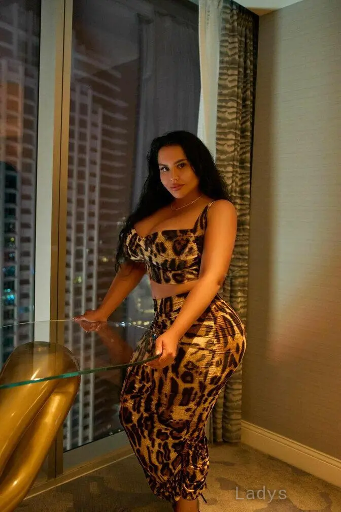 Leah, 35 years beautiful nude Las Vegas escorts girl, height 160 sm, Weight 75 kg