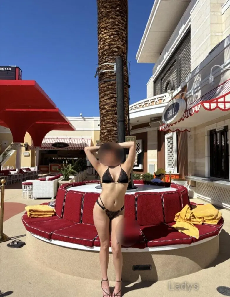 Lily, 23 years beautiful nude Las Vegas escorts girl, height 158 sm, Weight 50 kg