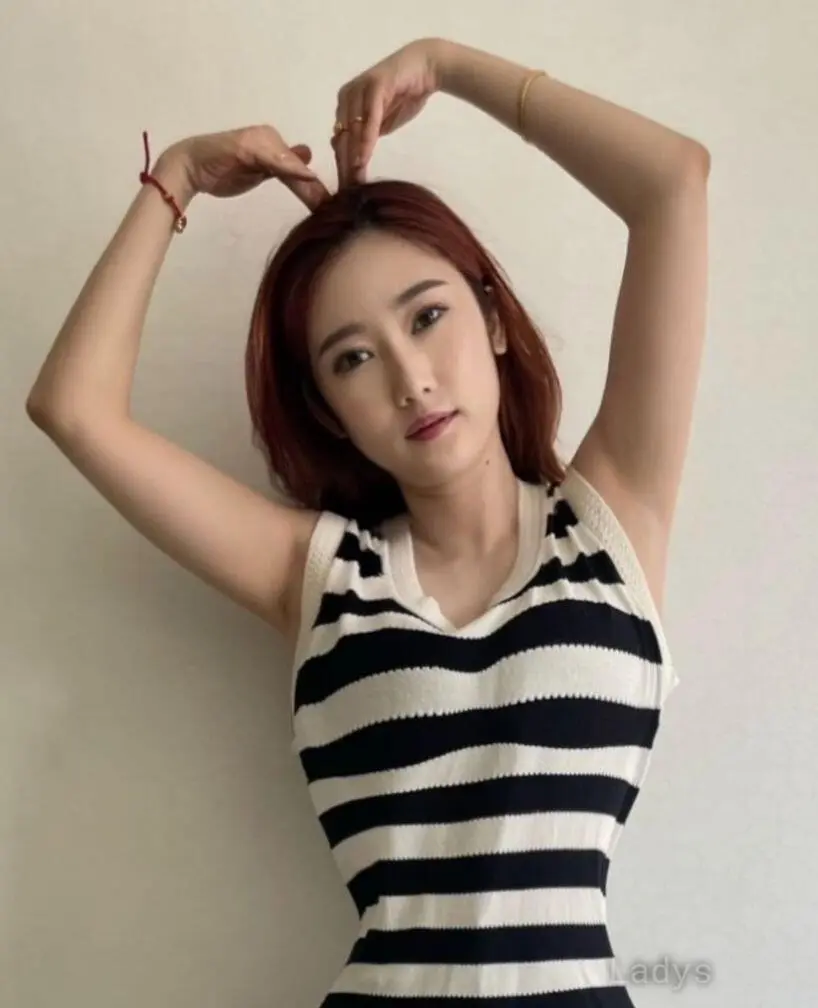 Lucky Mu Mu, 22 years beautiful nude Las Vegas escorts girl, height 161 sm, Weight 45 kg