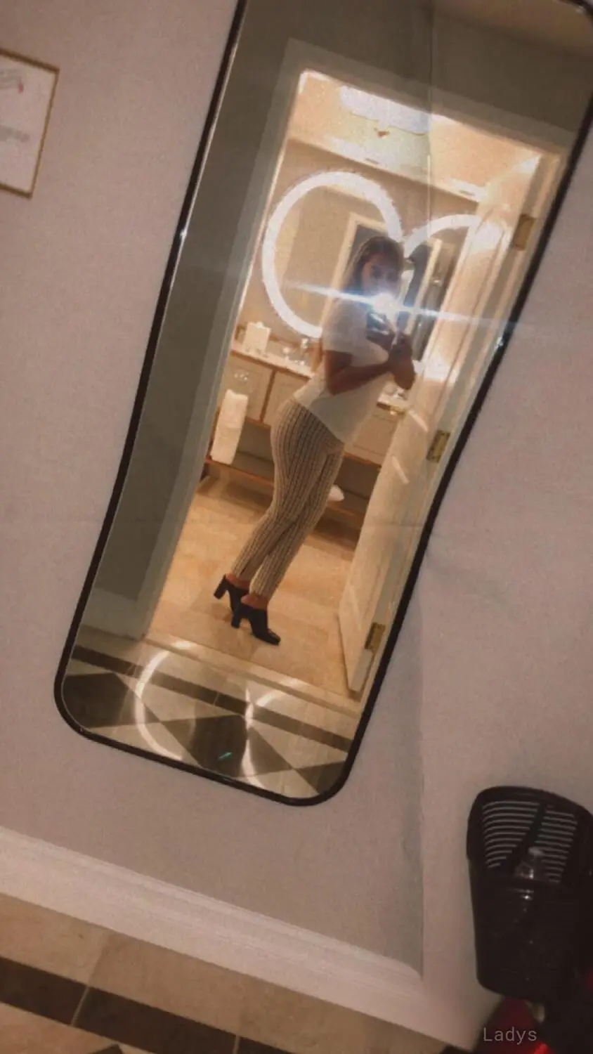 Nikki Milano, 25 years beautiful nude Las Vegas escorts girl, height 159 sm, Weight 55 kg