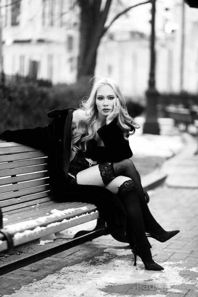 Rosie, 21 years beautiful nude Las Vegas escorts girl, height 159 sm, Weight 43 kg