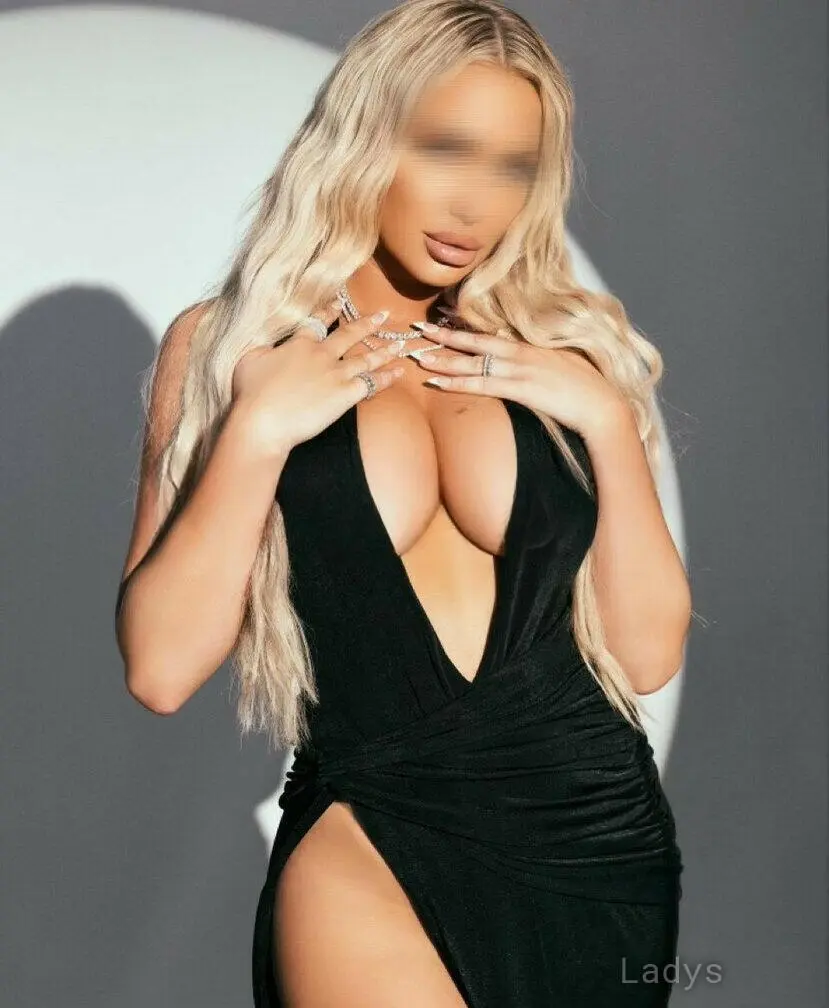SUMMER SHELBY, 25 years beautiful nude Las Vegas escorts girl, height 174 sm, Weight 66 kg