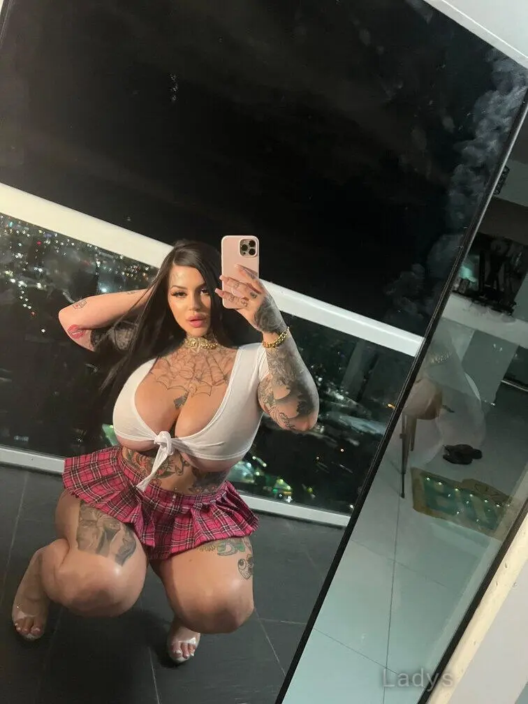 Valentine Vixen, 23 years beautiful nude Las Vegas escorts girl, height 160 sm, Weight 65 kg