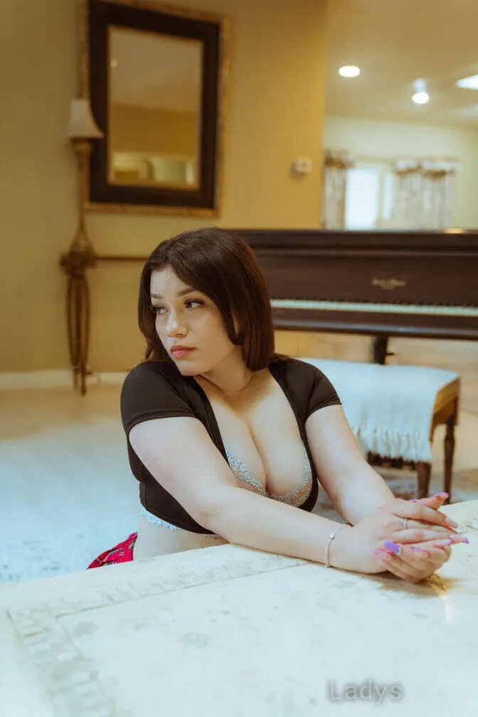 VIP Marissa, 25 years beautiful nude Las Vegas escorts girl, height 153 sm, Weight 63 kg
