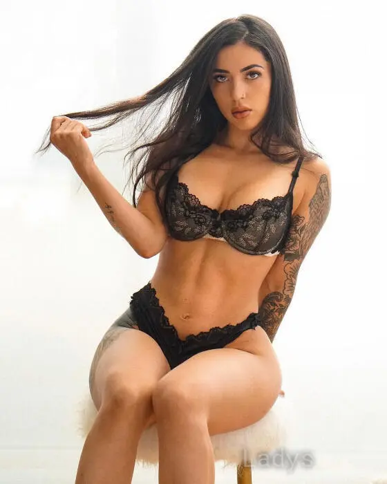 Elena, 30 years old Lecce escort girl with big tits, height 170 sm, Weight 55 kg