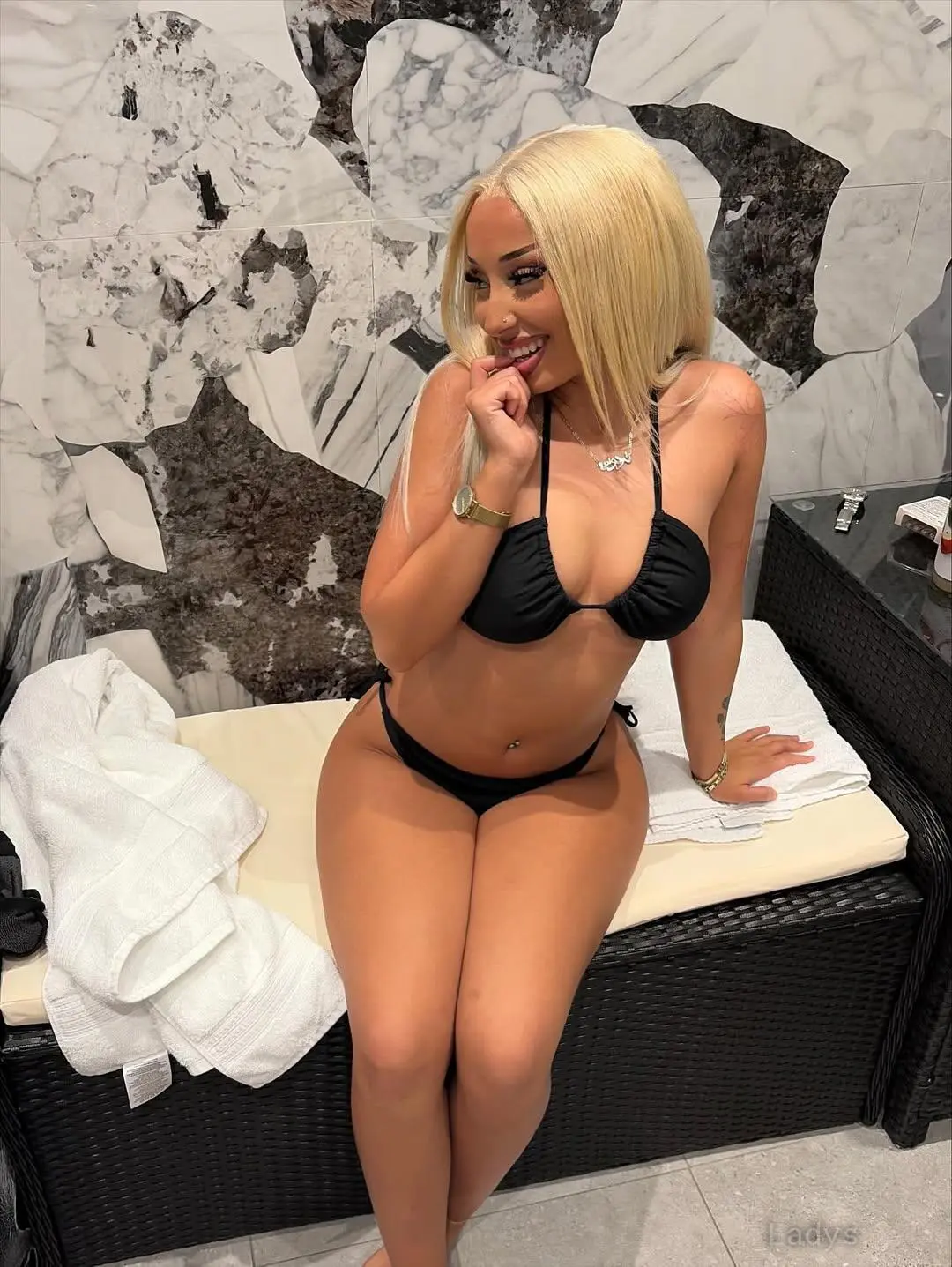 À Liège…une rencontre avec Stéphanie, 23 years beautiful nude Liege escorts girl, height 170 sm, Weight 55 kg