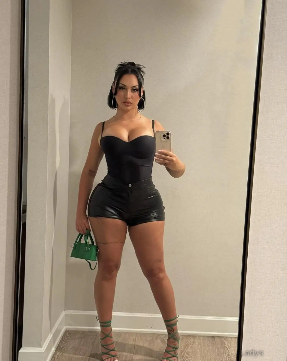 Salut viens sur télégram: @Ornellaea, 26 years beautiful nude Liege escorts girl, height 180 sm, Weight 48 kg