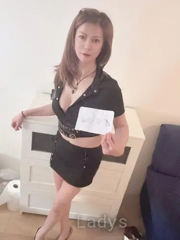 lulu, 27 years old Lille escort girl with big tits, height 160 sm, Weight 49 kg