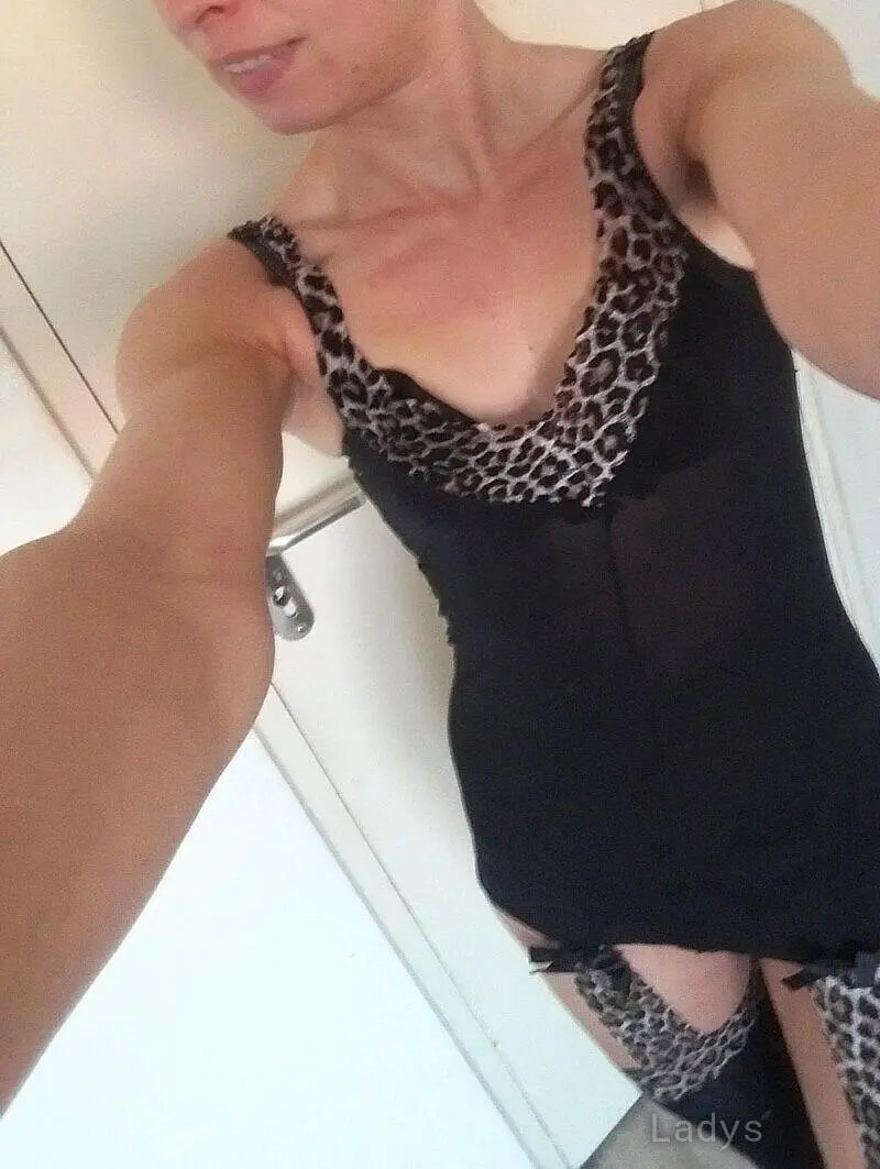 Julie, 56 years beautiful nude Lille escorts girl, height 163 sm, Weight 54 kg