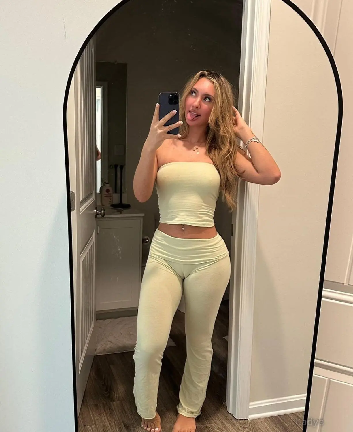 Jane, 25 years old Lisboa escort girl with big tits, height  sm, Weight  kg