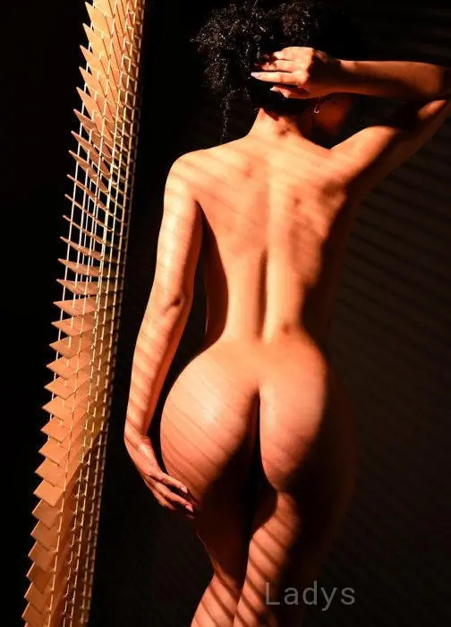 Noah Pires, 18 years beautiful nude Lisboa escorts girl, height 163 sm, Weight 53 kg