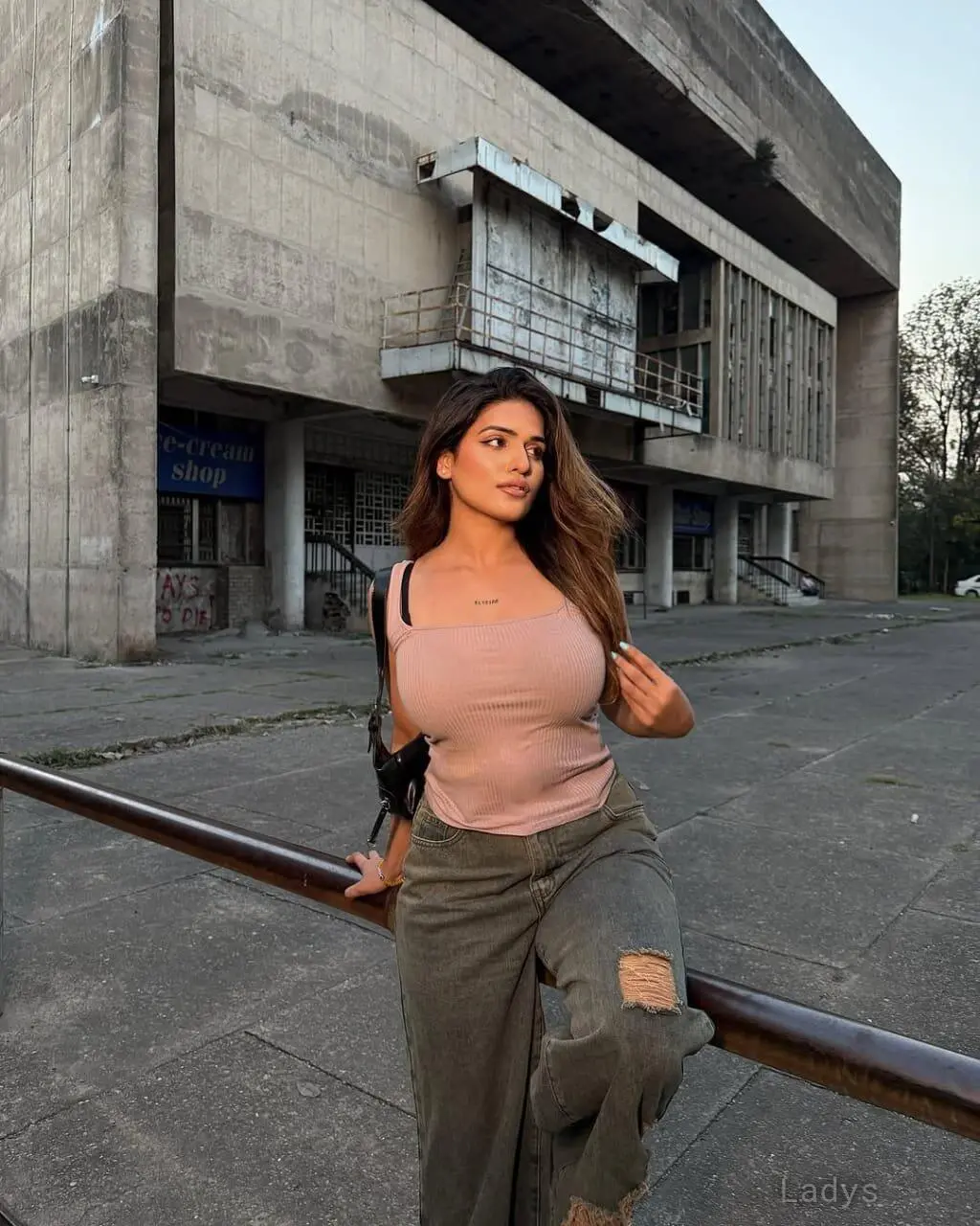 Neha, 23 years latina escorts girl, height 172 sm, Weight kg, listcrawler Abu Dhabi
