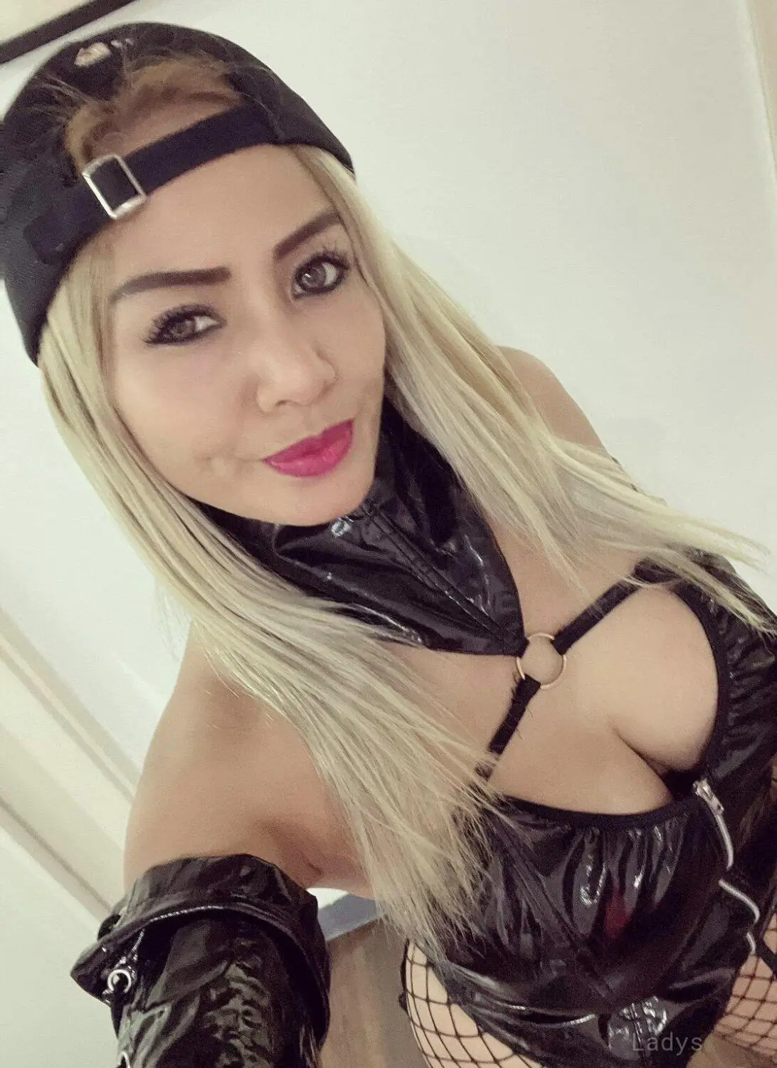 Sarahjane, 35 years latina escorts girl, height 168 sm, Weight  kg, listcrawler Abu Dhabi