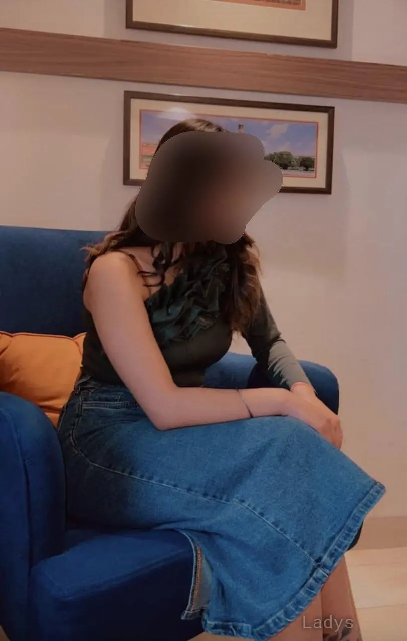 Natalie, 24 years latina escorts girl, height 153 sm, Weight  kg, listcrawler Ahmedabad