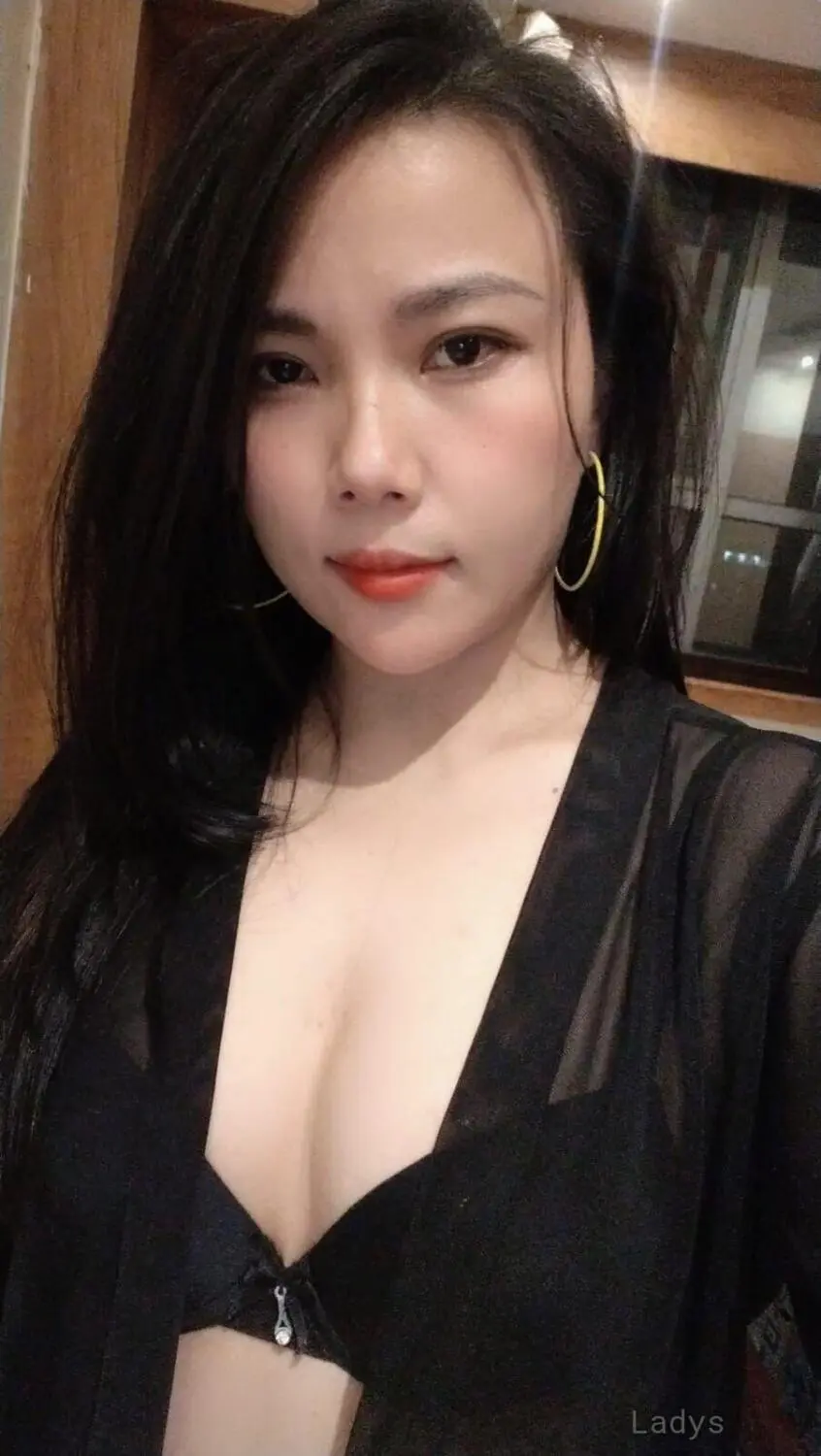 Daisy, 22 years latina escorts girl, height 165 sm, Weight kg, listcrawler Al Ain